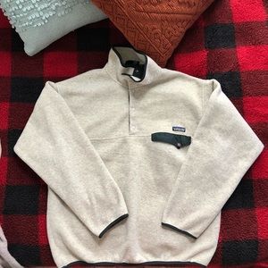 Light grey Patagonia pullover